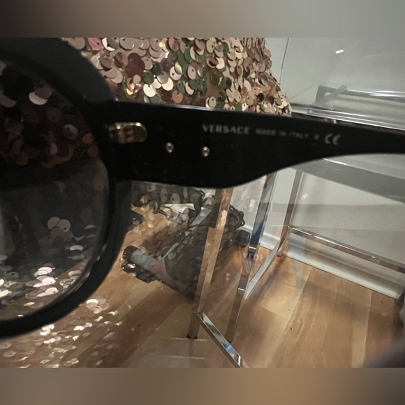 Versace Black circle frames medusa gold hardware Designer Sunglasses - Picture 4 of 5